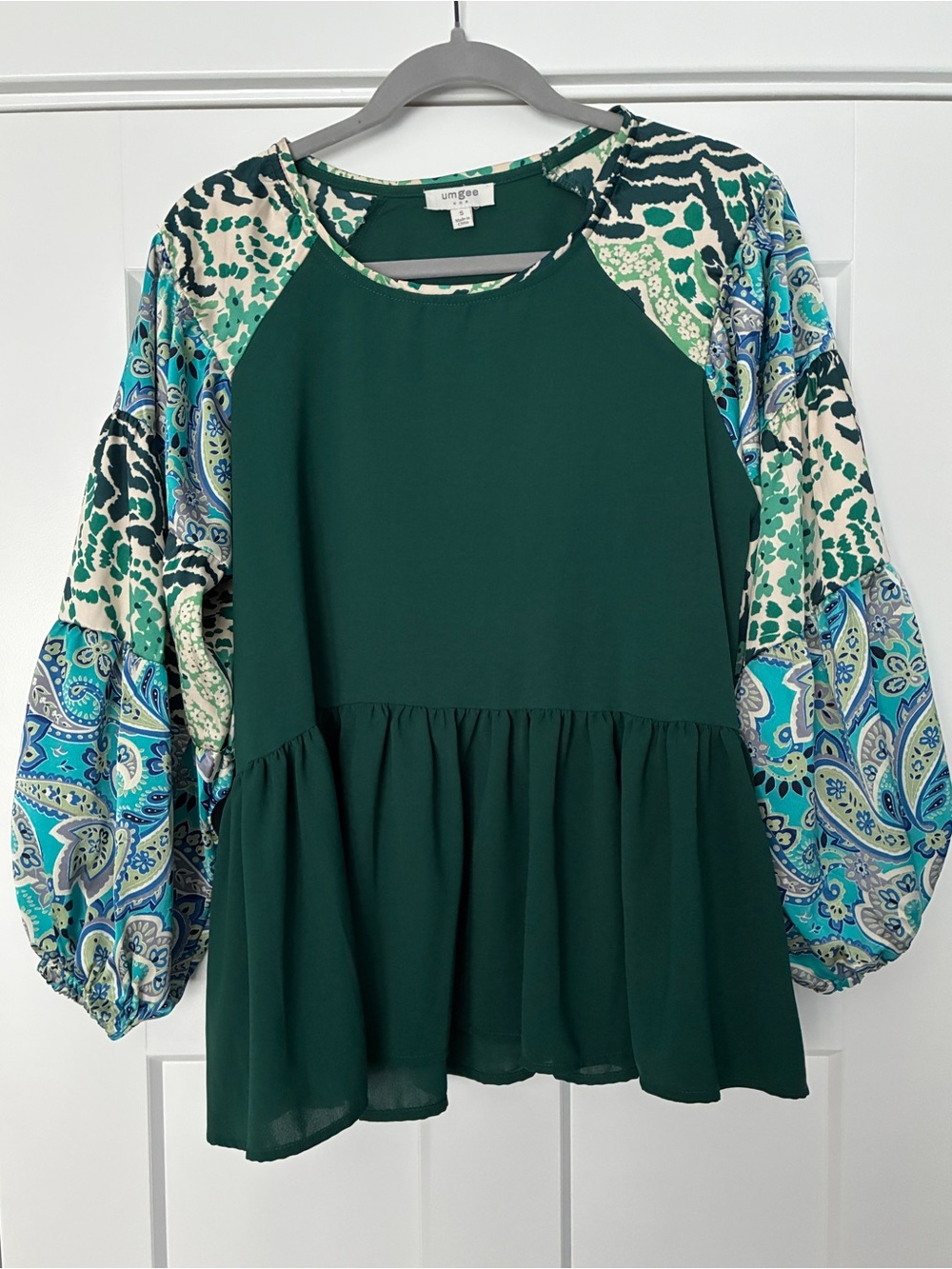 Umgee Emerald Green Peplum Tunic with Paisley Balloon Sleeves